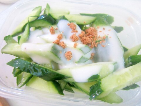 胡瓜とおろし花梨のコールスローサラダ